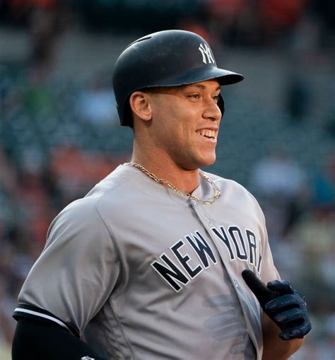 While <strong>Judge</strong>'s season hasn't exactly come out of nowhere -- after all, he did hit a then-rookie-record 52 home runs in 2017 -- this run to 62. . Aaron judge espn